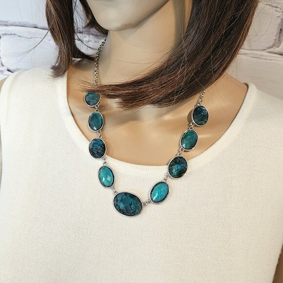 Standout STATEMENT NECKLACE - Stunning, vibrant turquoise beaded necklace - Picture 2 of 6